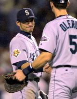 Suzuki, Olerud celebrate